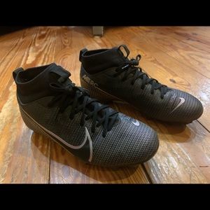 Girls size 4Y, Nike merc soccer cleats. Worn less than one season